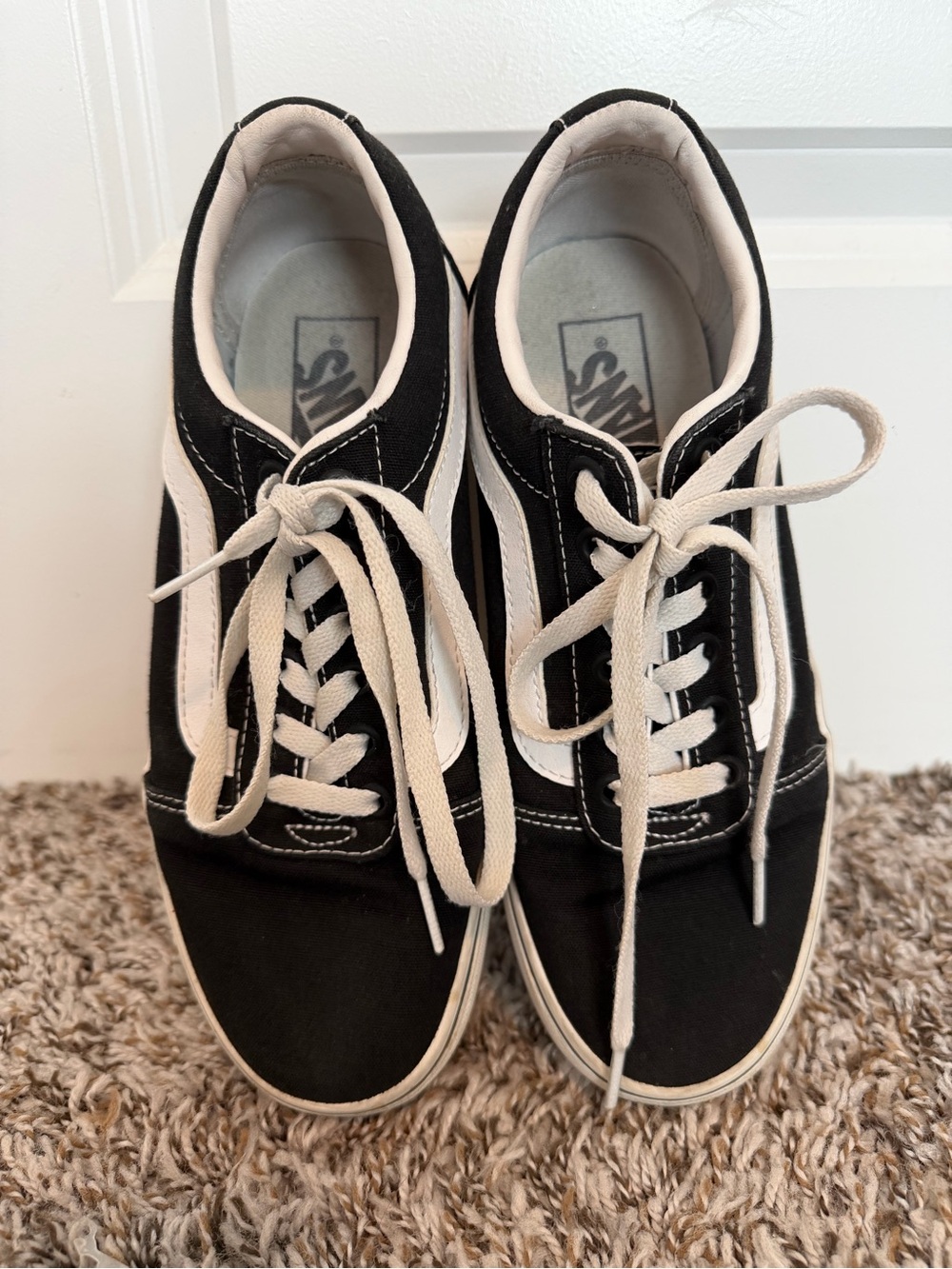 Vans Off the Wall Old Skool Black & White lace up Skate Sneakers.Women's size 7